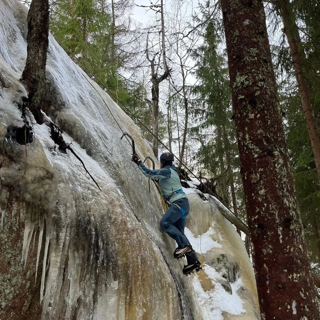 Jääkiipeilykokeilu Nuuksion jääpuistossa la 24.2.2024