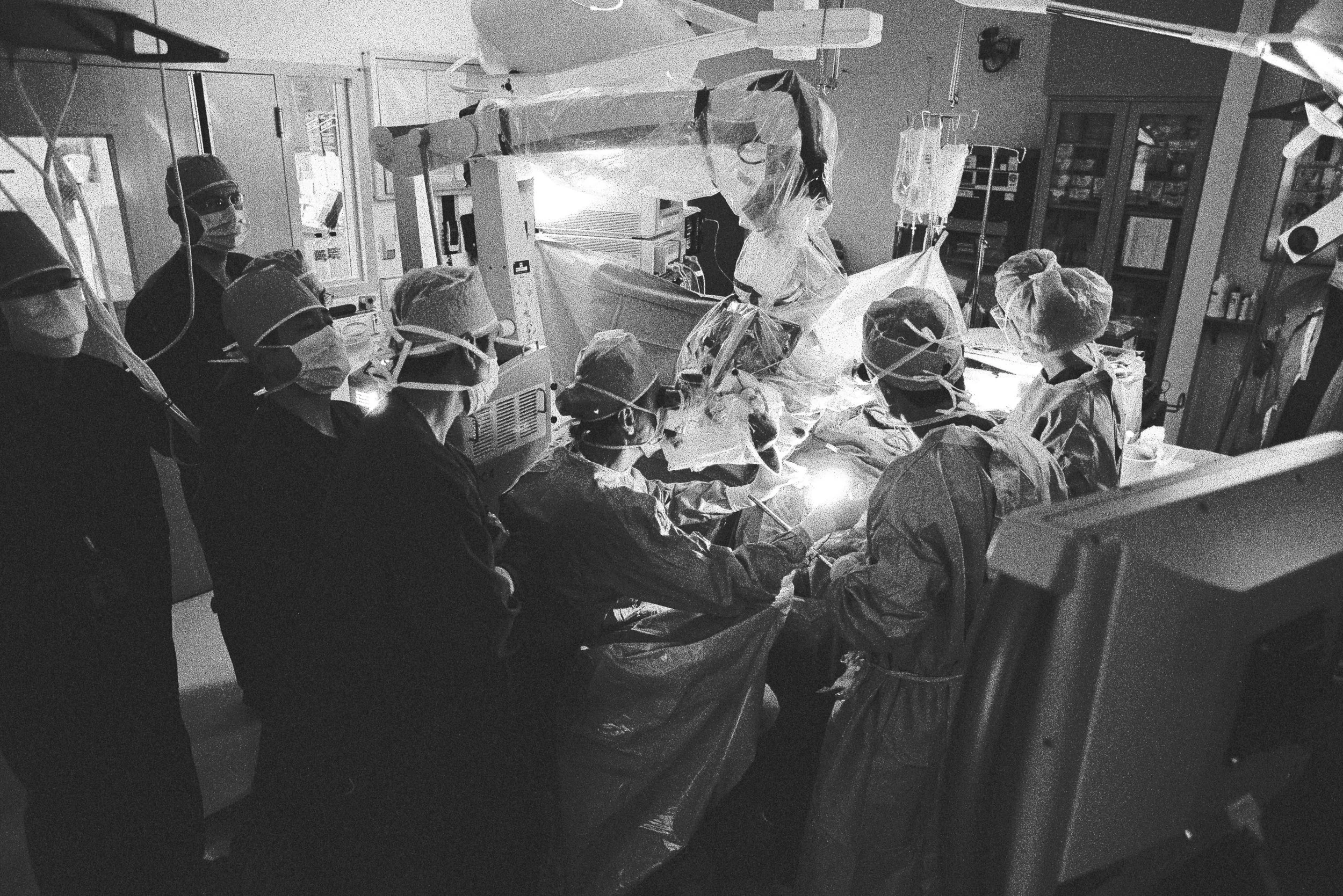 Dr. Robert Spetzler in surgery. The atmosphere in the theatre is surprisingly relaxed. People chatting as they go about their work.