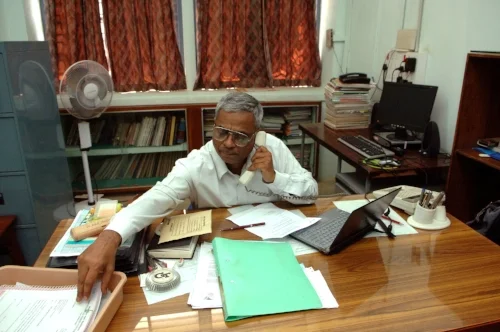  Professor Ashok Jhunjhunwala, Electrical Engineering Professor at the renowned Indian Institute of Technology Madras has a vision of using technology to bridge the vast economic divide in India. 