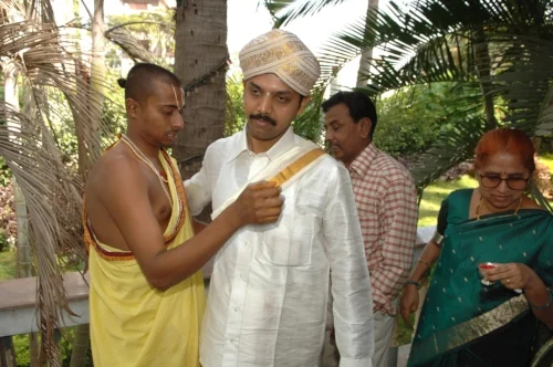  A Hindu wedding taking place at Sri Rajarajeshwari Nagar on the outskirts of Bangalore. Pradeep Shankar, the editor of Smart Techie - India's leading technology magazine marrying Jioti. 