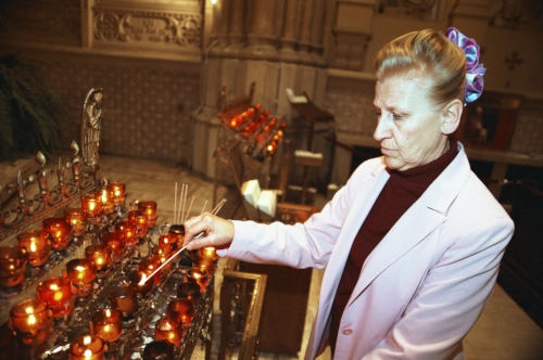  Shirley Tice lighting a candle at St. Patrick’s church in New York City who credits her faith and the Gerson therapy with her remarkable cancer recovery. 