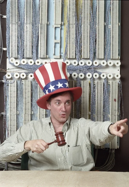 Jerry Kaplan was the co-founder of Onsale, an online software site. He became CEO of Egghead.com when the two companies merged in 1999.