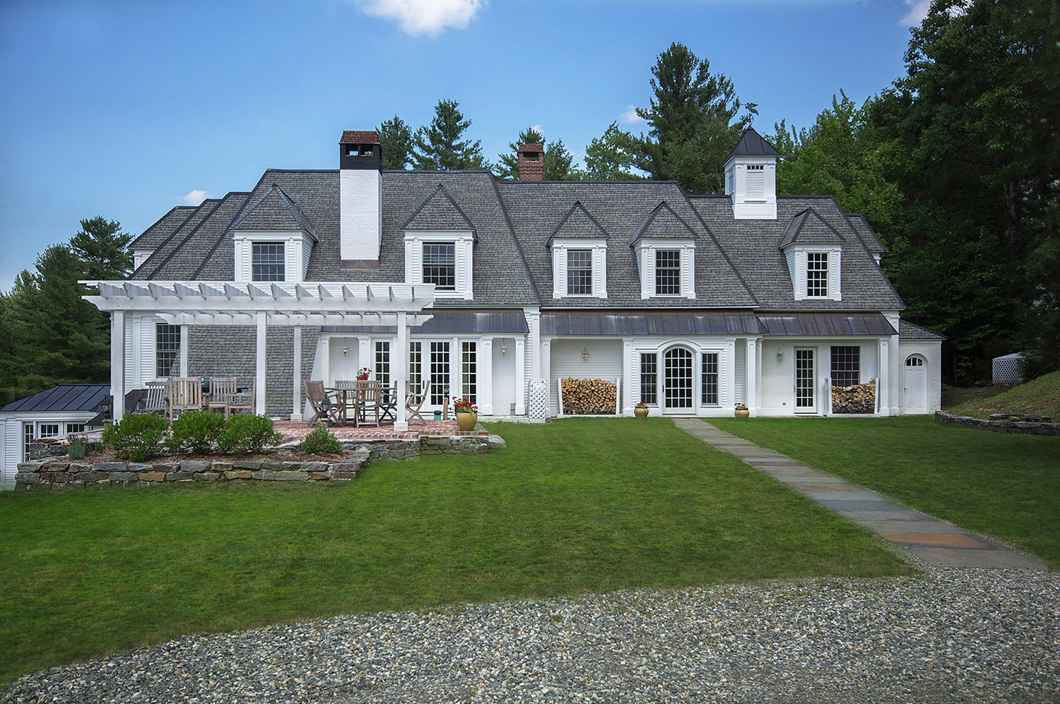 adams-hill-house-summer.png