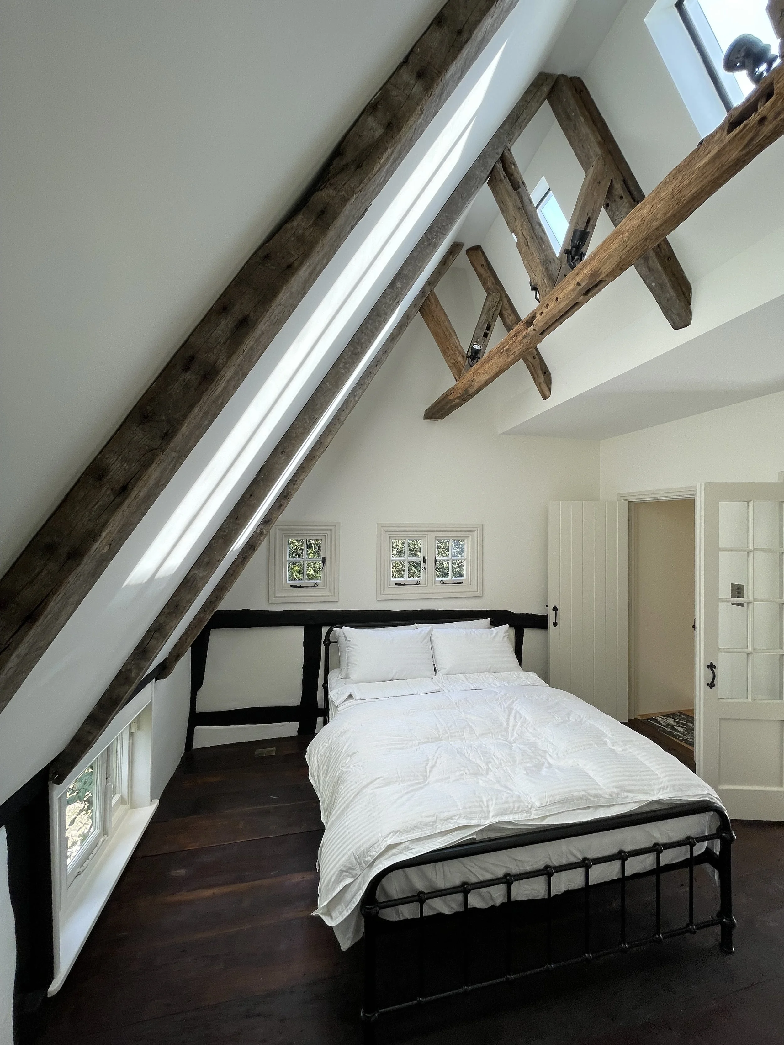 Old Popeswood - Bedroom 01