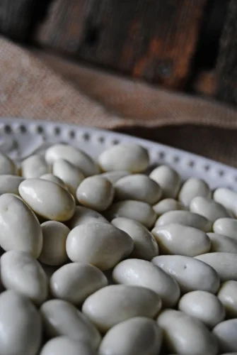 Creamy_White_Almonds_1.jpg