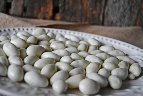 Creamy_White_Almonds_3.jpg