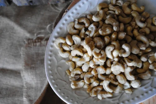 whole_raw_fresh_cashews
