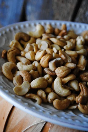 Copy of roasted_salted_cashews