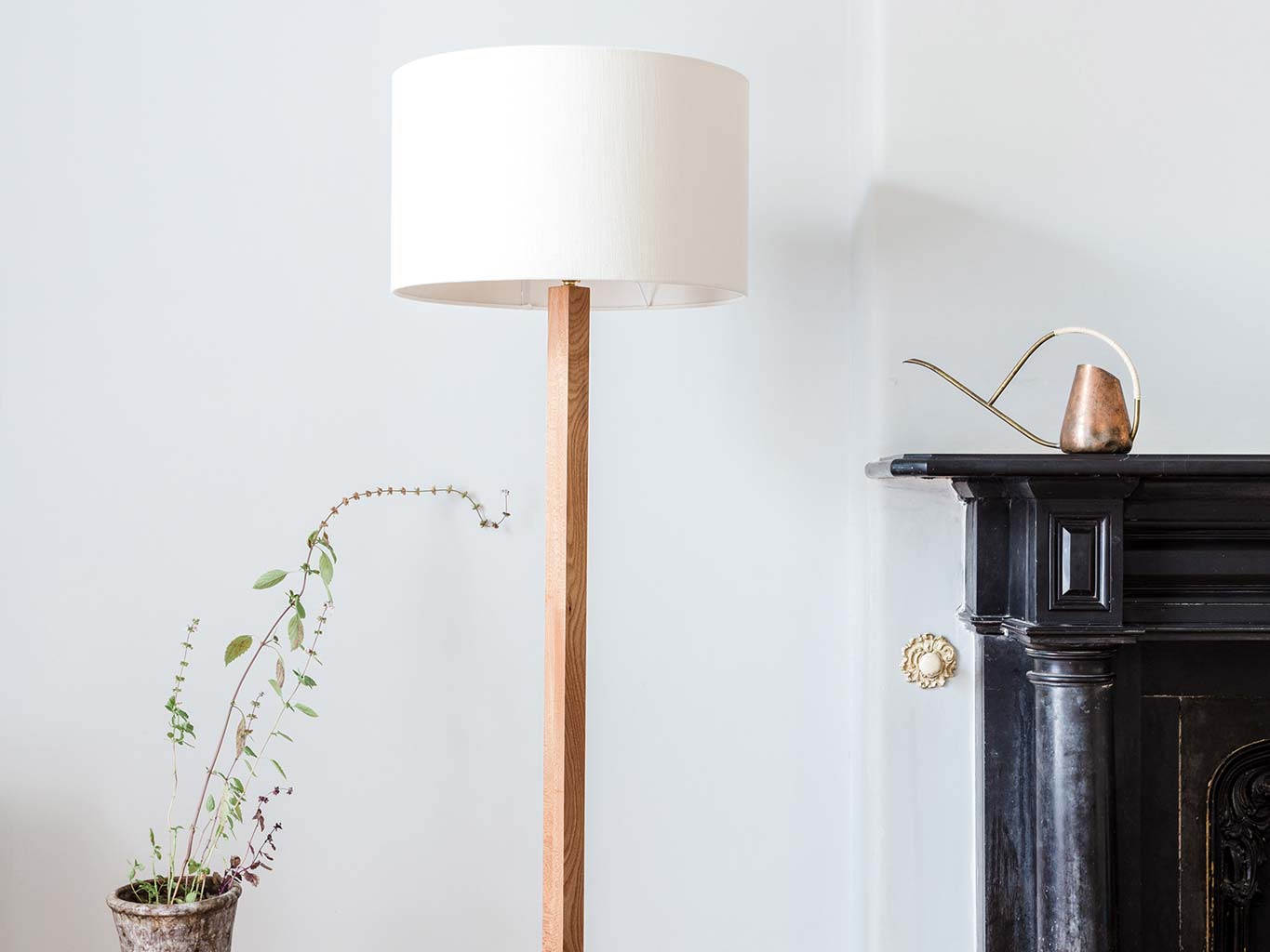 noughts_crosses_floor_lamp_hero.jpg