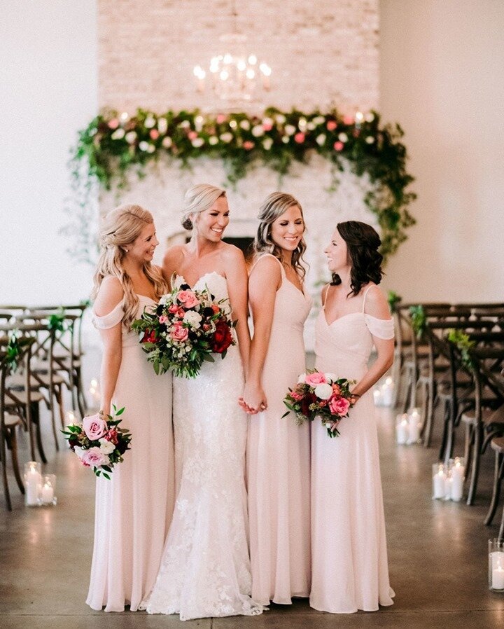 There is definitely something so sweet about a small wedding party. Just time with your besties⠀⠀⠀⠀⠀⠀⠀⠀⠀
.⠀⠀⠀⠀⠀⠀⠀⠀⠀
.⠀⠀⠀⠀⠀⠀⠀⠀⠀
.⠀⠀⠀⠀⠀⠀⠀⠀⠀
.⠀⠀⠀⠀⠀⠀⠀⠀⠀
⠀⠀⠀⠀⠀⠀⠀⠀⠀
#weddingplanner #wilmingtonweddings #bubblyeventsnc #bubblyevents #bridesmaids #indoorweddi