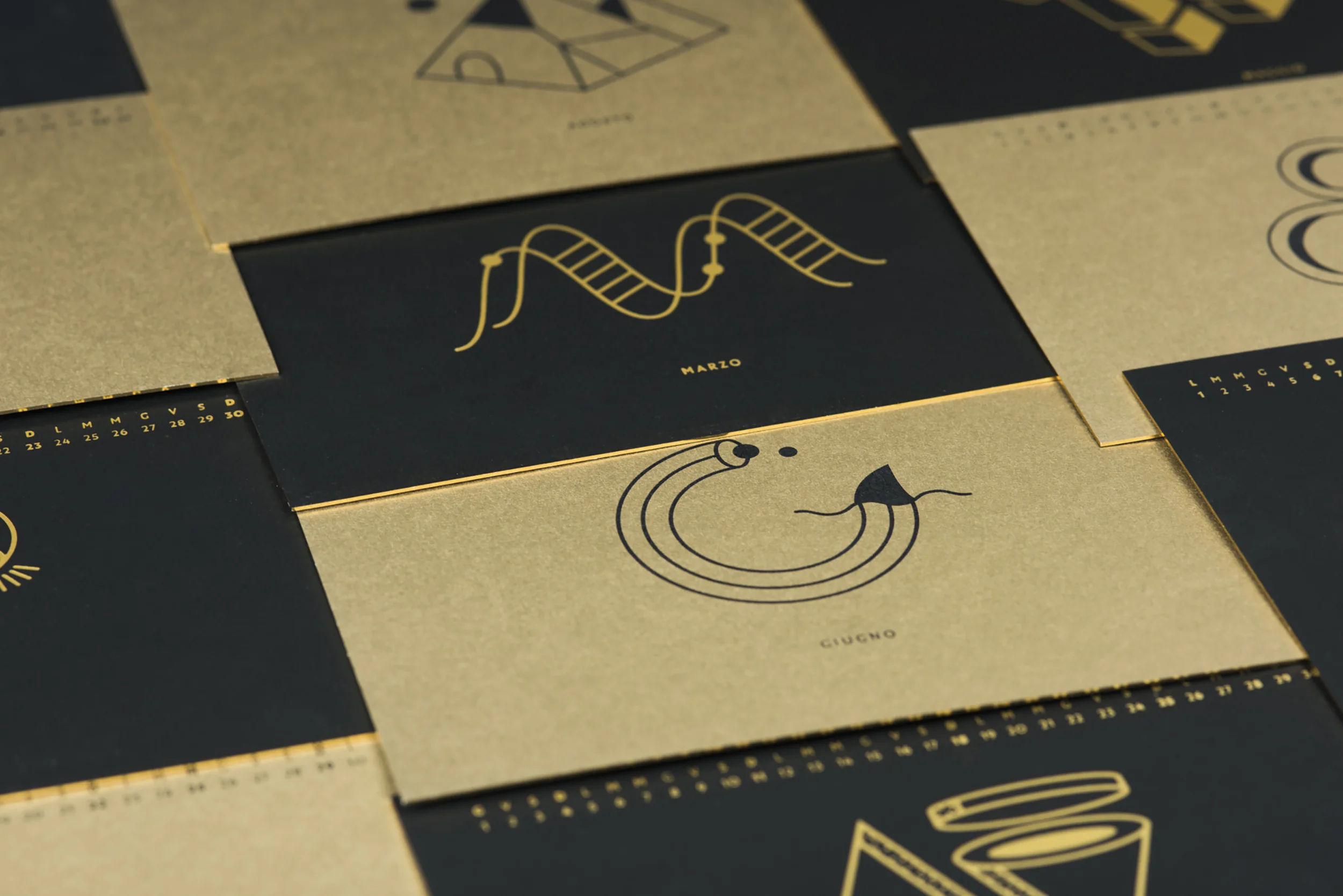 noemialunni-graphicdesign-packaging-giftbox-14.jpg