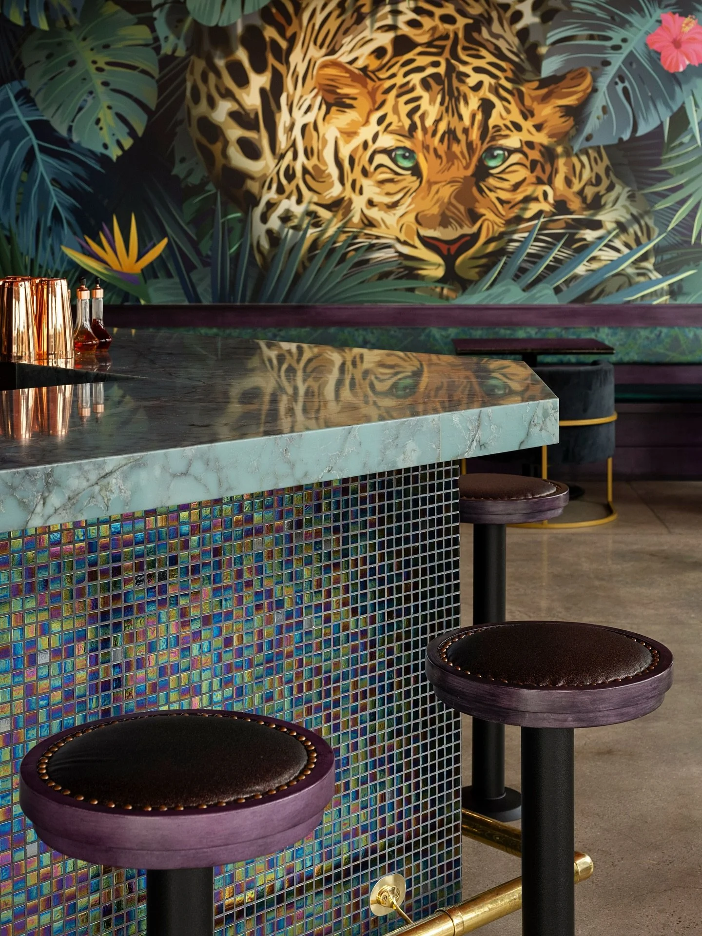 ➡️ Swipe to see the before… 🐅🌺🌴
•
•
•
•
@jaguarmoonbar // @cocina_jaguar // @mnstudiointeriors // @kevinmoorearchitect // @erinfeinblatt 
#generalcontractor #construction #constructionproject #builder #buildersofinsta