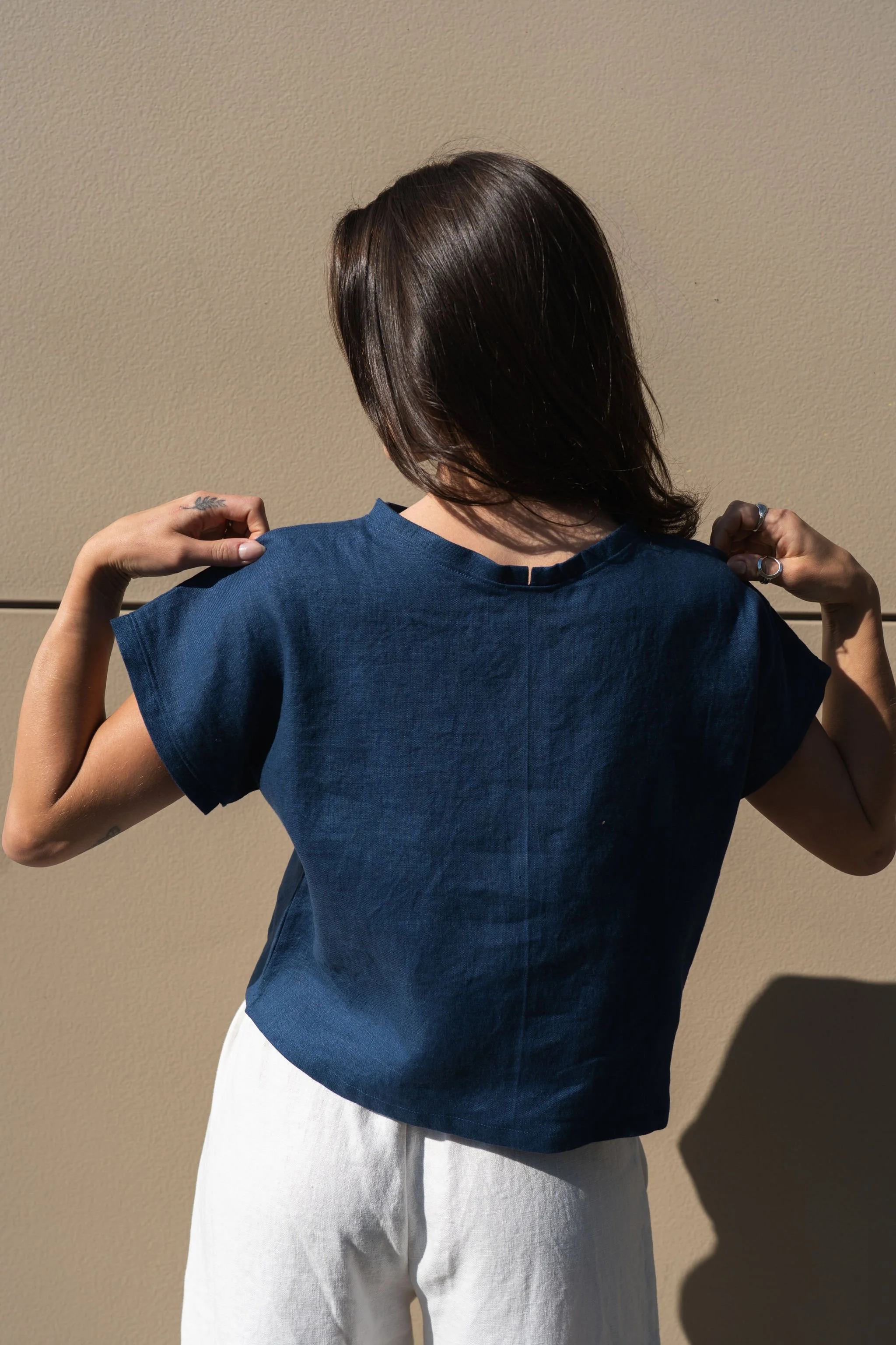 Woman wearing Short-sleeve linen top in Blue Ocean back view