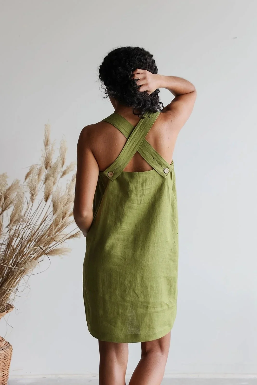 nomi-designs-linen-straps-dress-pesto-back-details.jpg