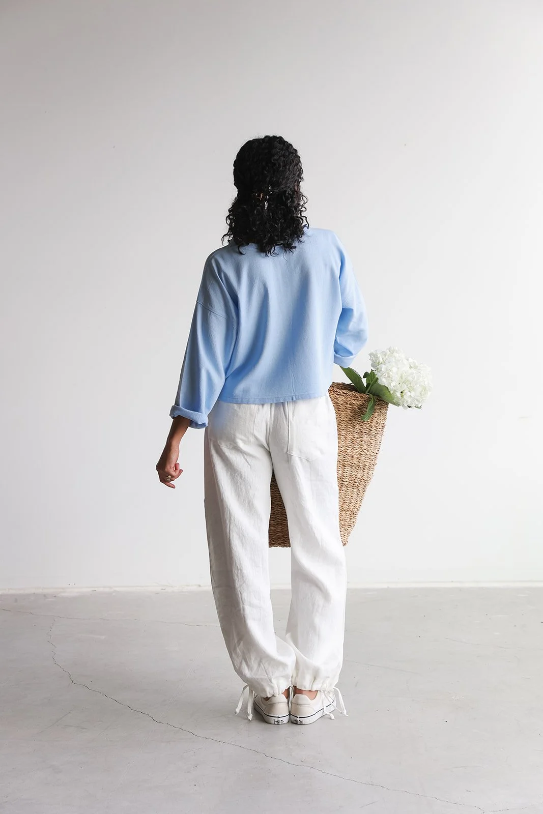 nomi-designs-linen-pants-ivoey-long-sleeve-top-sky-back.jpg