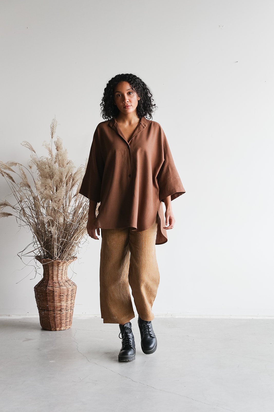 nomi-designs-linen-capri-pants-ginger-shirt-cocoa-front.jpg