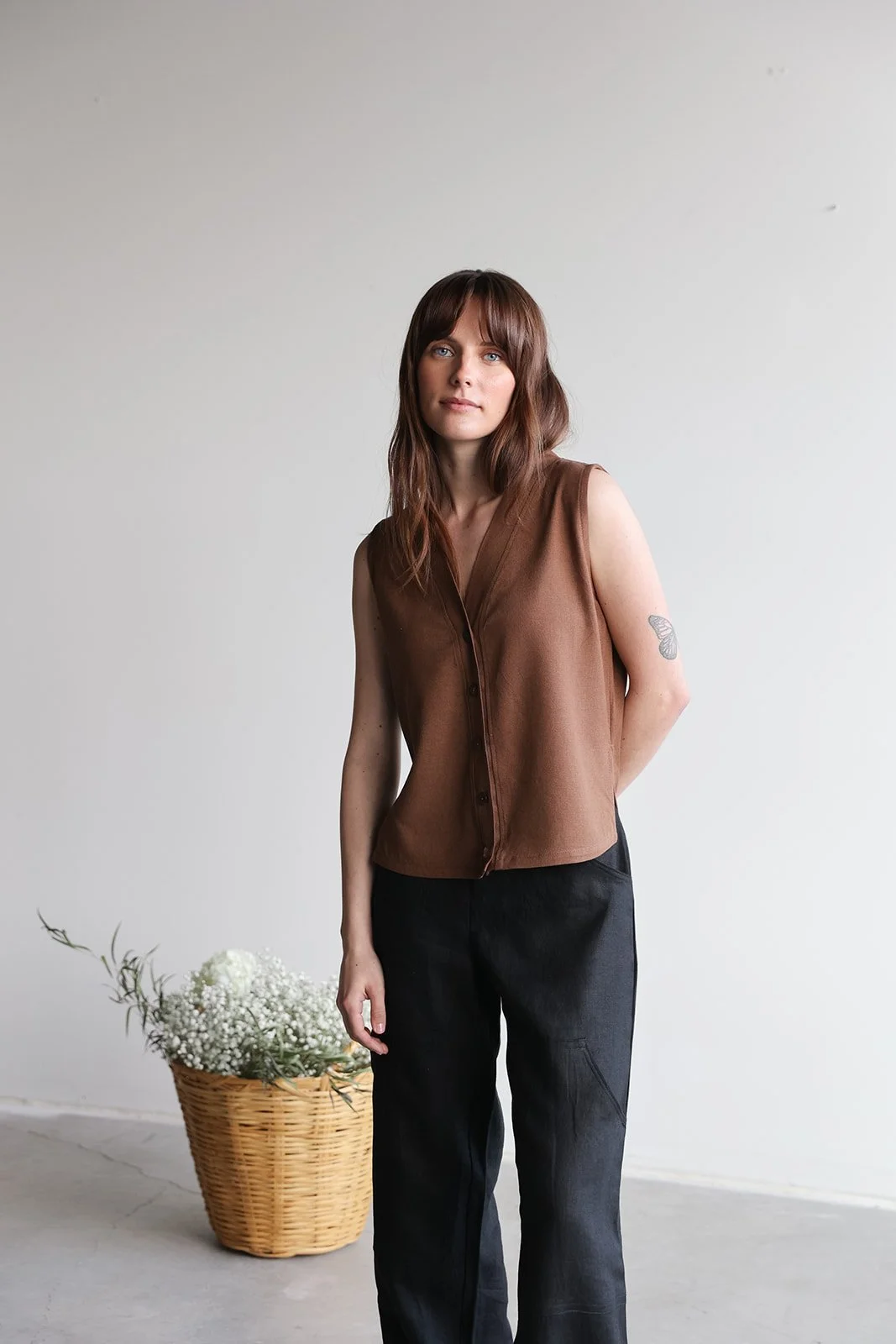 nomi-desogns-linen-vest-cocoa-front.jpg