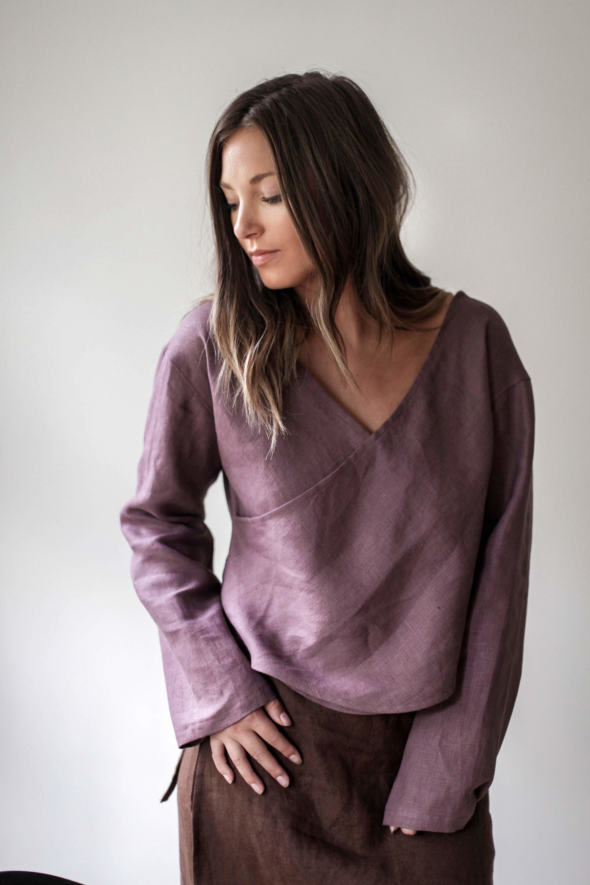 nomi-designs_taltal-top_plum-colored-linen-long-sleeve-reversible-top_front-detail.jpg