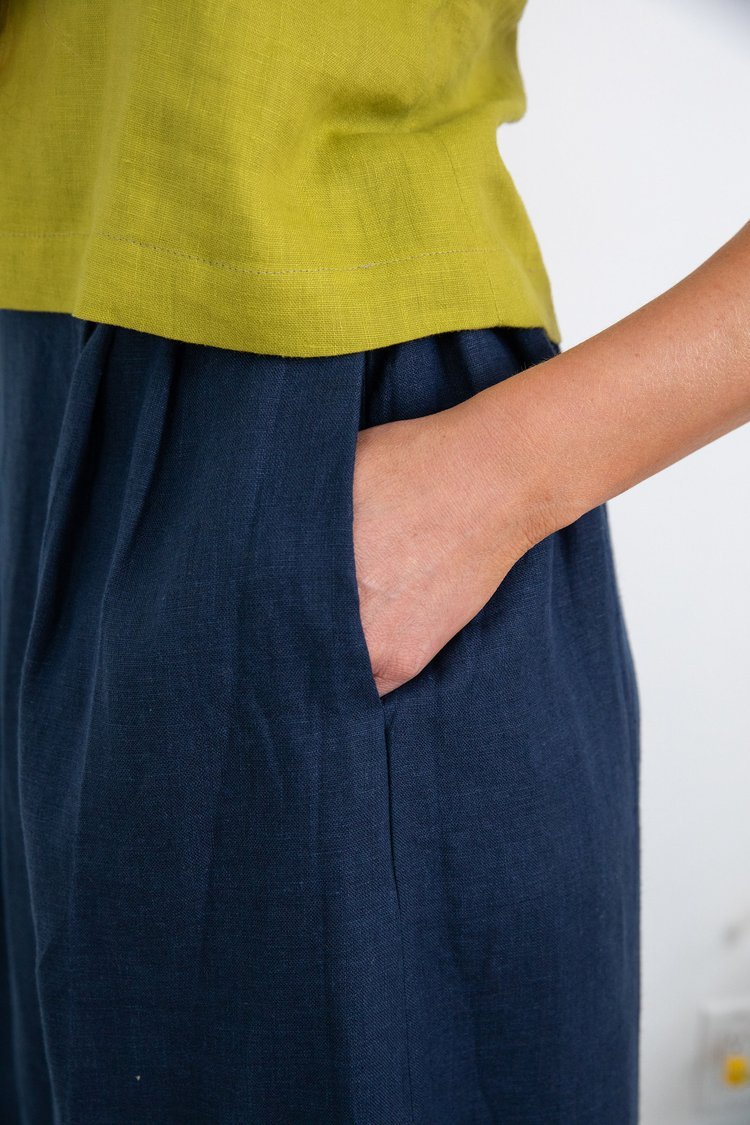 NomiDesigns-linen-skirt-pocket-close-navy.jpg