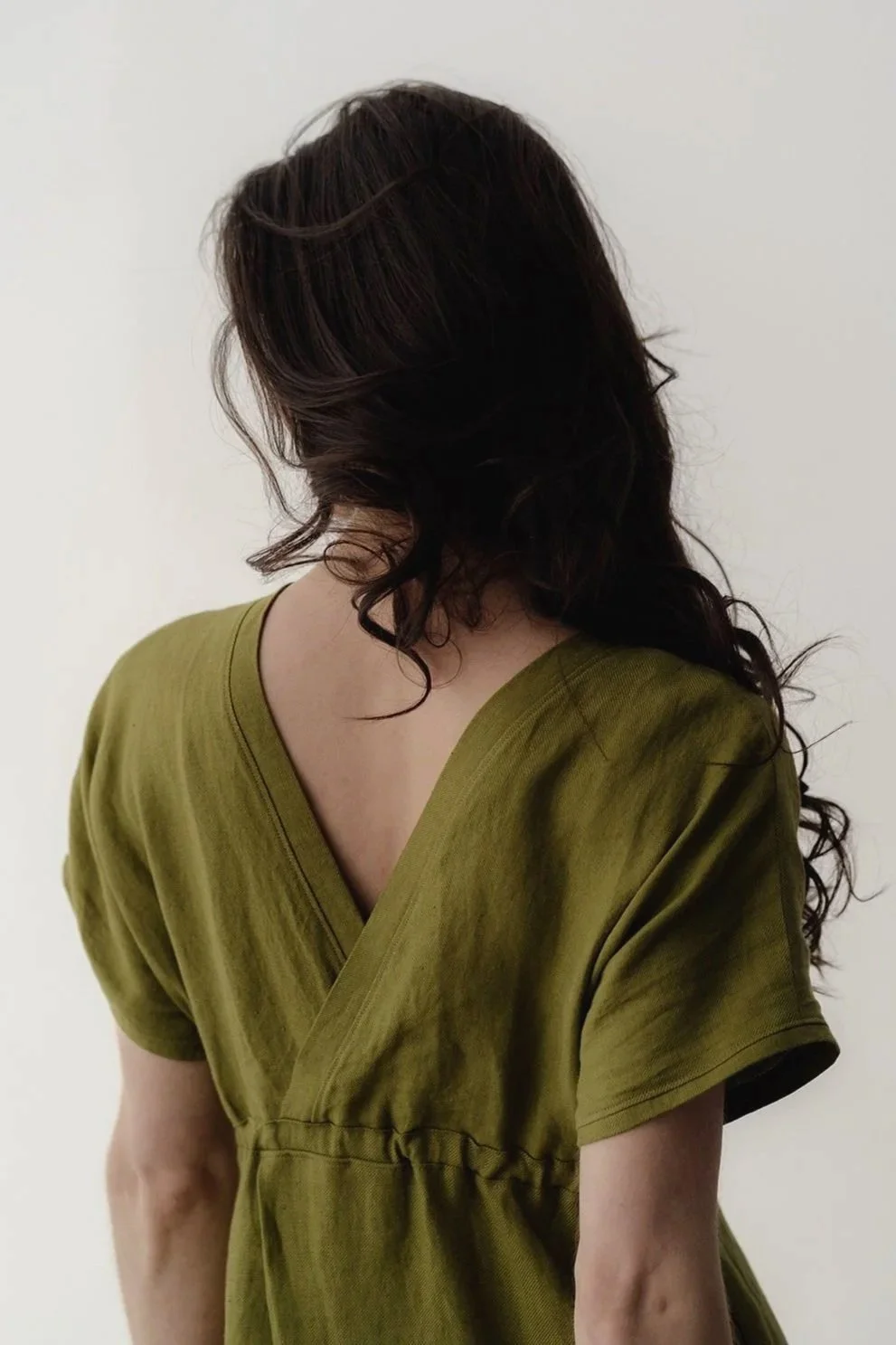 linen-dress-close-pesto-back-look-side.jpg