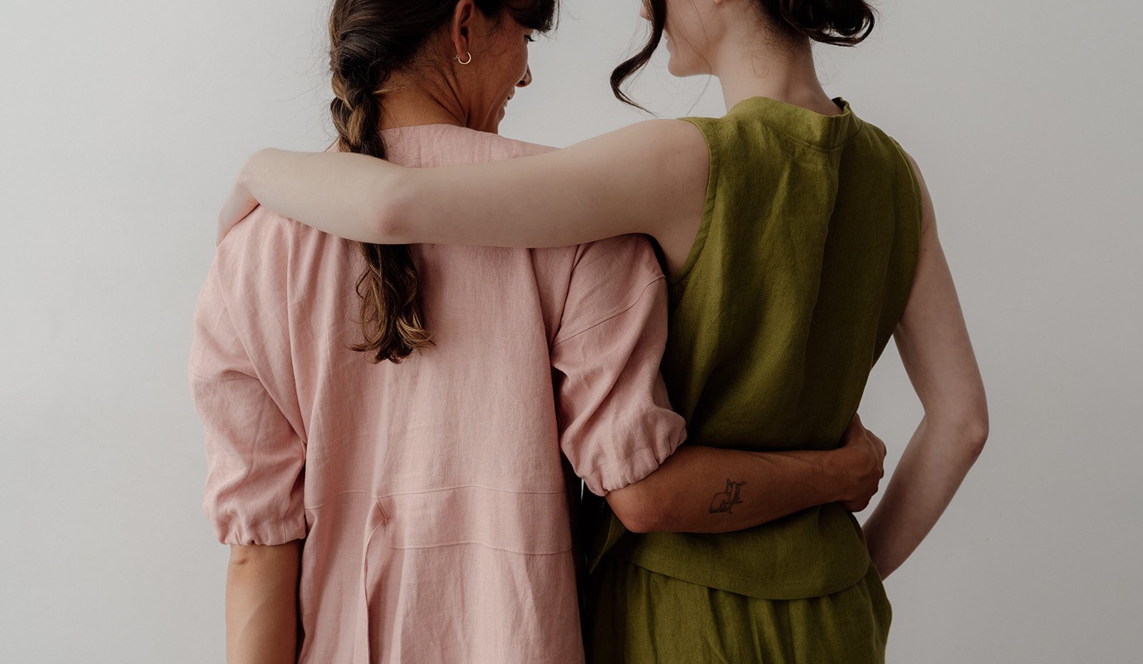 linen-dress-pink-vest-pesto-back.jpg