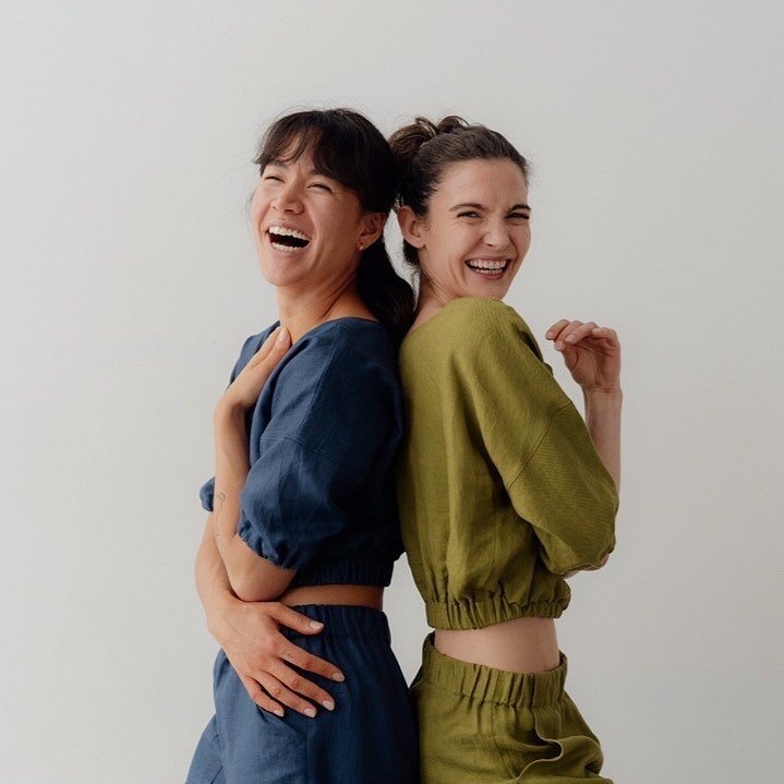Happy Friday, everyone! 
This weekend, I&rsquo;ll be in Vancouver for a mix of business and pleasure. Stay tuned for more details and photos during my visit!
⠀⠀⠀⠀⠀⠀⠀⠀⠀
In the photo, Robyn and Aisling are wearing the Sophie top paired with matching Je