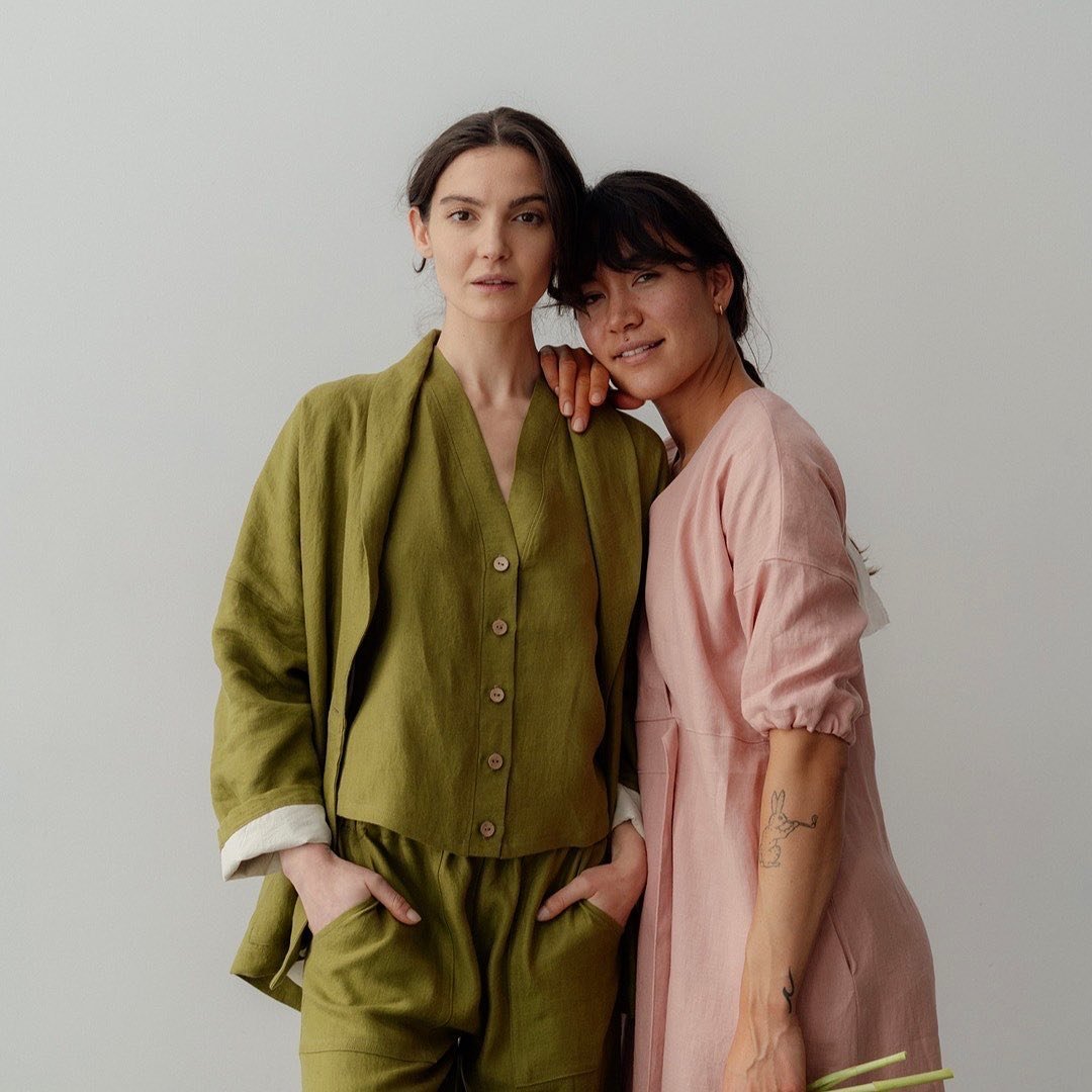 Our philosophy centers on simplicity and comfort, crafting pieces that embody both style and ease. Our spring collection ensures versatile matching of colours and fun outfits that can all be combined effortlessly.
⠀⠀⠀⠀⠀⠀⠀⠀⠀
Explore our online Lookboo