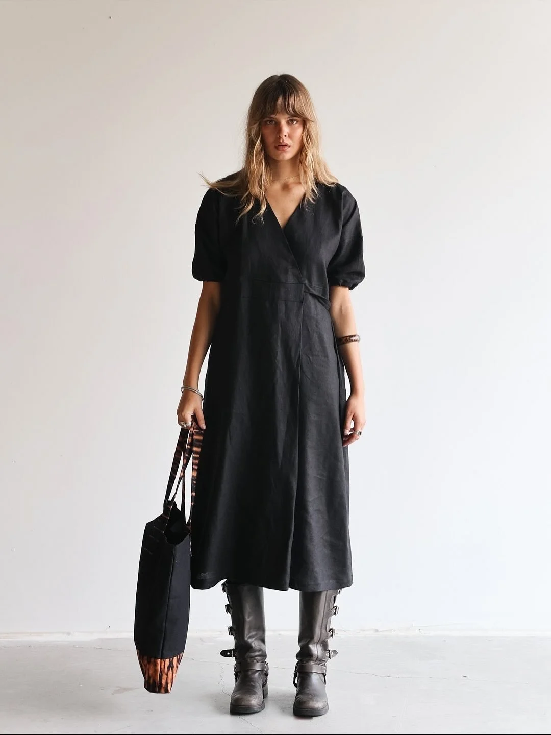 Hope to see you this Saturday!
Join us for the Open House at Rock Bay Square, 2614 Bridge Street, Victoria, from 10&ndash;4:30 pm.
My studio is full of cozy linen and wool clothing, plus accessories that make lovely Christmas gifts.
Over 25 local bus