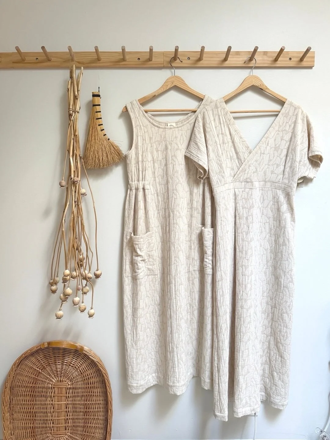 As things continue shifting in my business, this beautiful oatmeal fabric is officially coming to an end. Only a few final pieces remain in my studio.
⠀⠀⠀⠀⠀⠀⠀⠀⠀
I&rsquo;m offering 20% off these last pieces. If you&rsquo;d like one, please send me an 