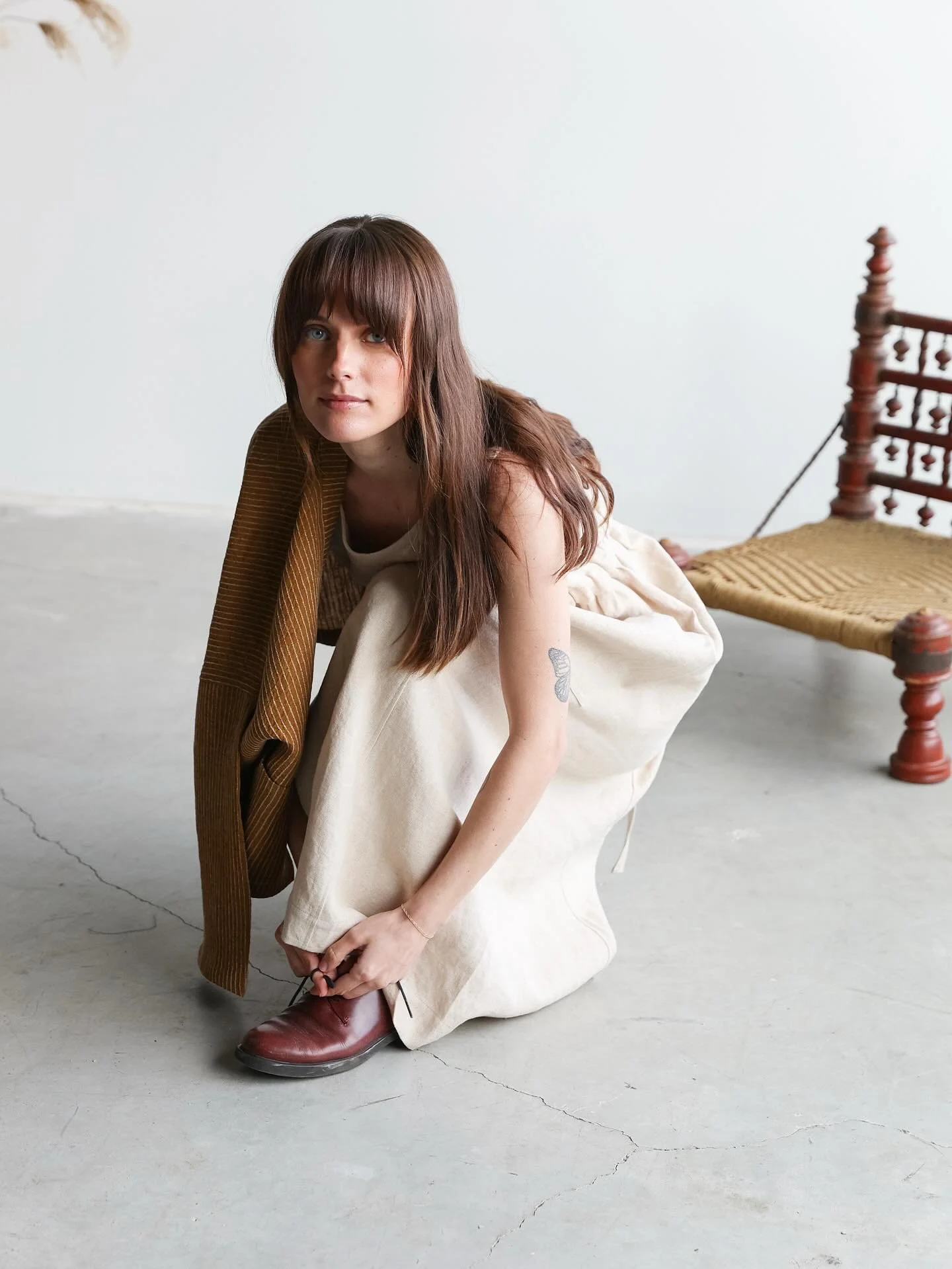 The Roz Dress is easy and comfy, made so you can move around without thinking about it. The Natural color goes with pretty much anything, so it&rsquo;s simple to throw on with whatever shoes or layers you like.

@berkleyvopnfjord 
@daiisydawson 
@the