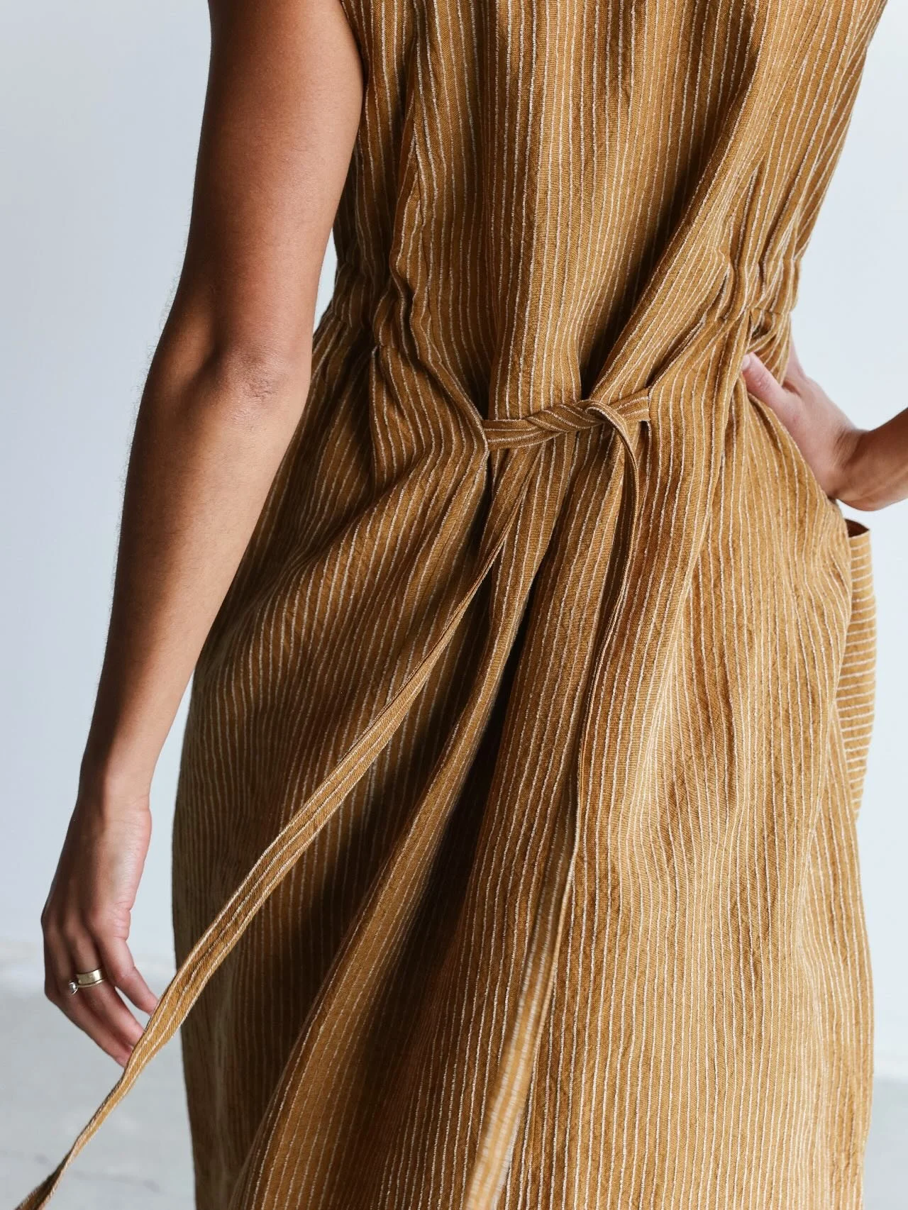 It&rsquo;s linen dress time!
The Roz dress was designed to move with you through every season. On warm days, it&rsquo;s light, effortless, and easy to wear on its own. When it cools down, layer it with pants underneath and a jacket on top for a compl