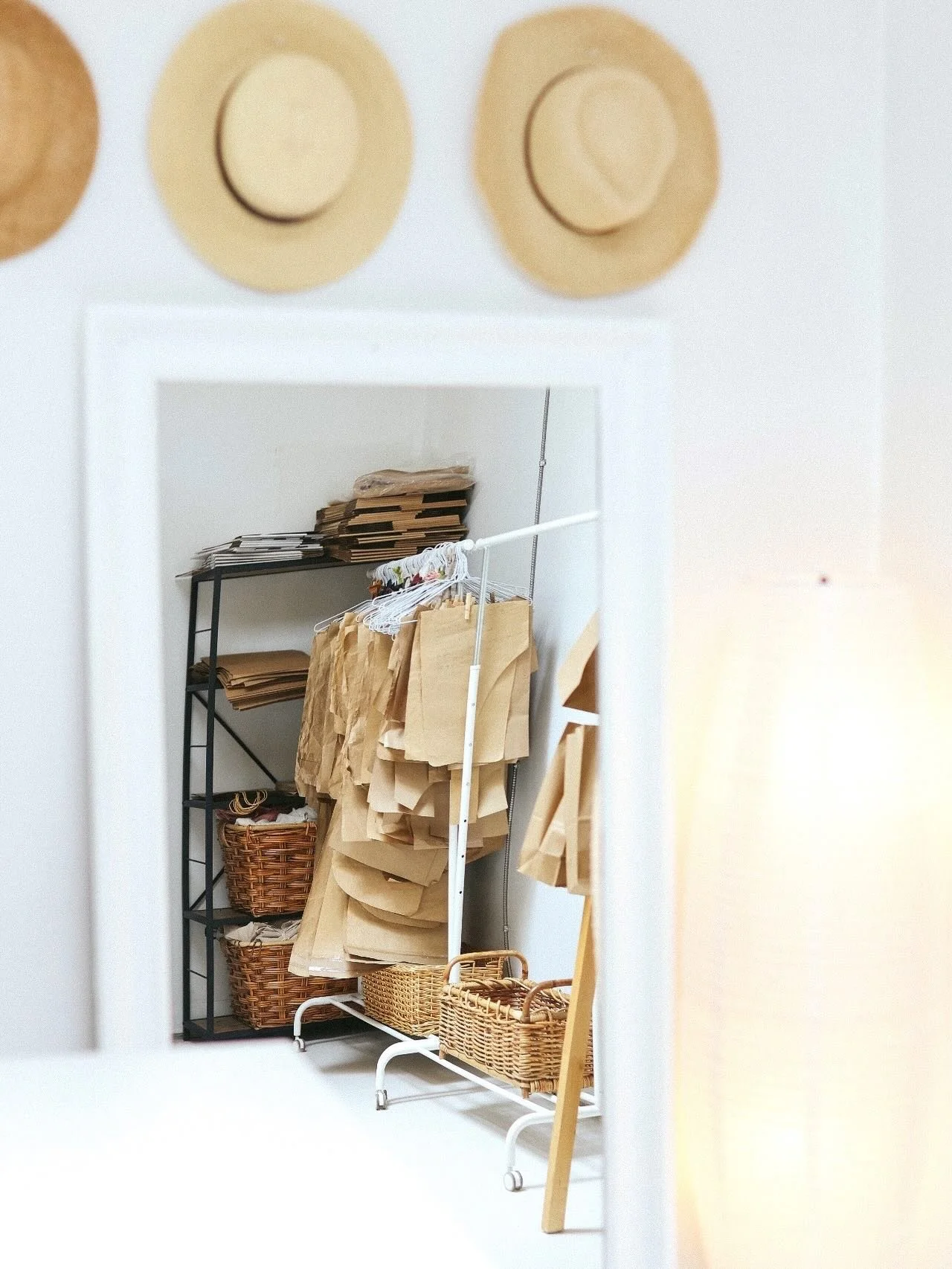 I like to keep my studio clean, organized, and minimalist, even during the busiest days. Between online orders, wholesale orders, summer photoshoots, customer visits, and team meetings, there&rsquo;s always something happening.
No matter how busy it 