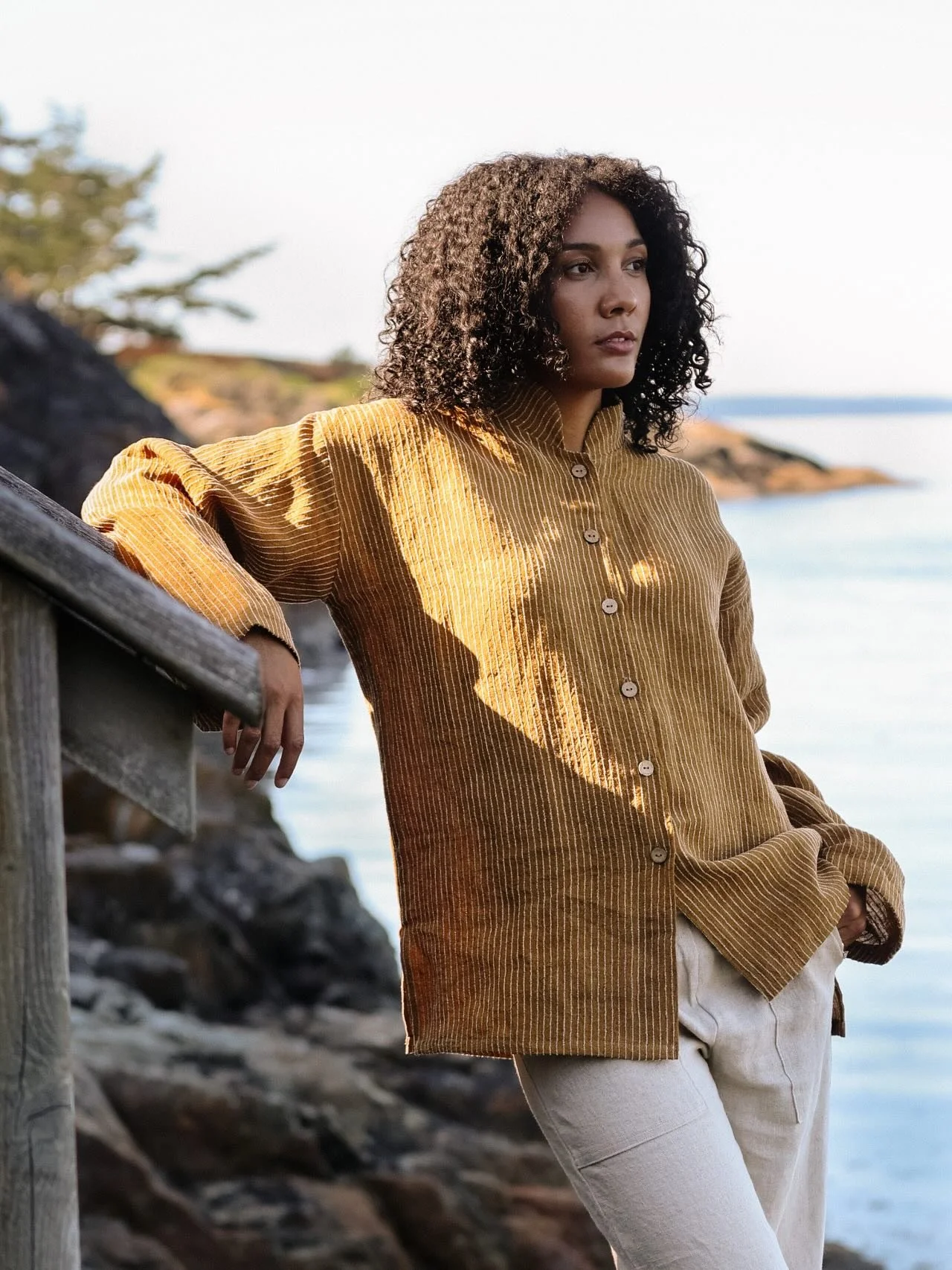 The Ellie Shirt in Ginger with the Jean Capri in Natural.
The Natural stripes in the Ginger fabric match the tone of the Jean Capri, bringing the whole look together. These two pieces complement each other beautifully and make a winning combination.

