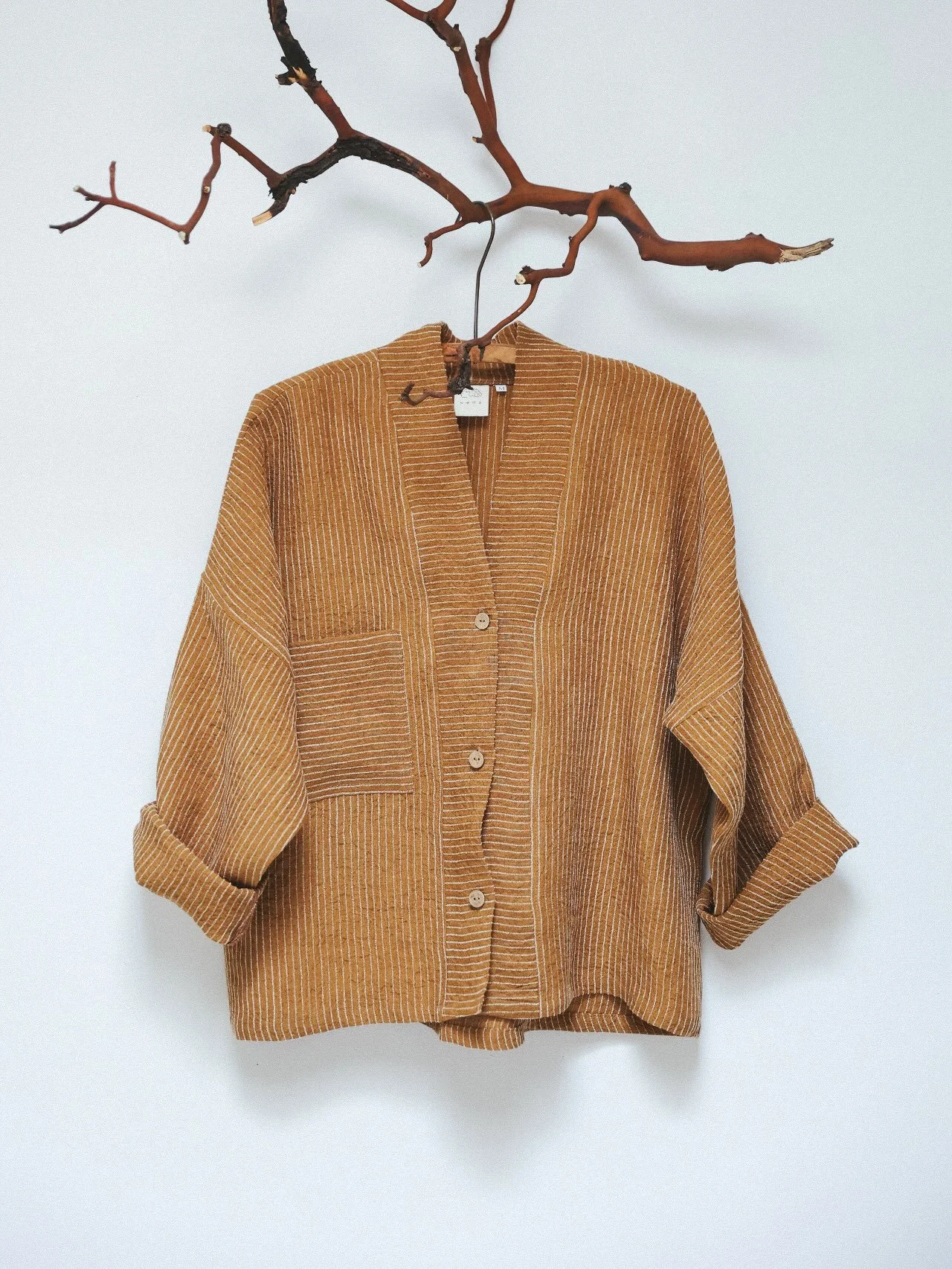 The Ren Shirt in Ginger colour always surprises me.
When I designed it, I was simply creating a shirt. But you showed me it could be so much more, it works just as well as a lightweight jacket.
⠀⠀⠀⠀⠀⠀⠀⠀⠀
Its oversized fit makes it perfect for layerin