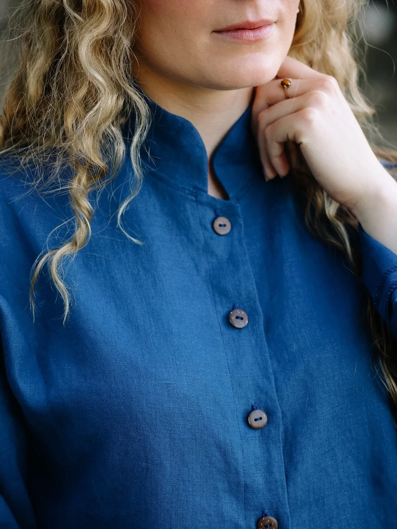 The Ellie Shirt in Ocean is one of my favourite designs.
I made it to be comfortable, easy to wear, and simple to layer. The relaxed shape and longer length give a little extra coverage, while the side openings keep it loose and easy to move in.

I l