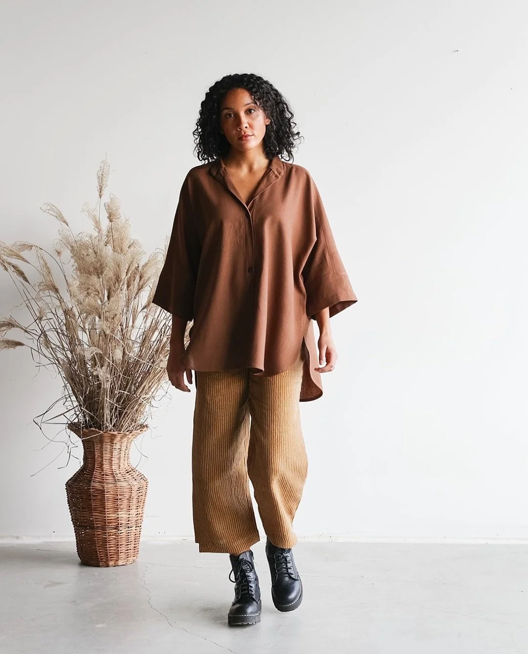 Warm, earthy colours are some of my favourites.
They are so easy to wear all year round, and right now they feel just right with the colours outside.

The Robyn Shirt in Cocoa with the Jean Capri in Ginger.