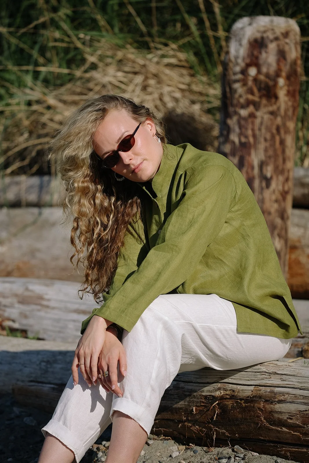 nomi-designs-line-shirt-close-pesto-Beach.jpg