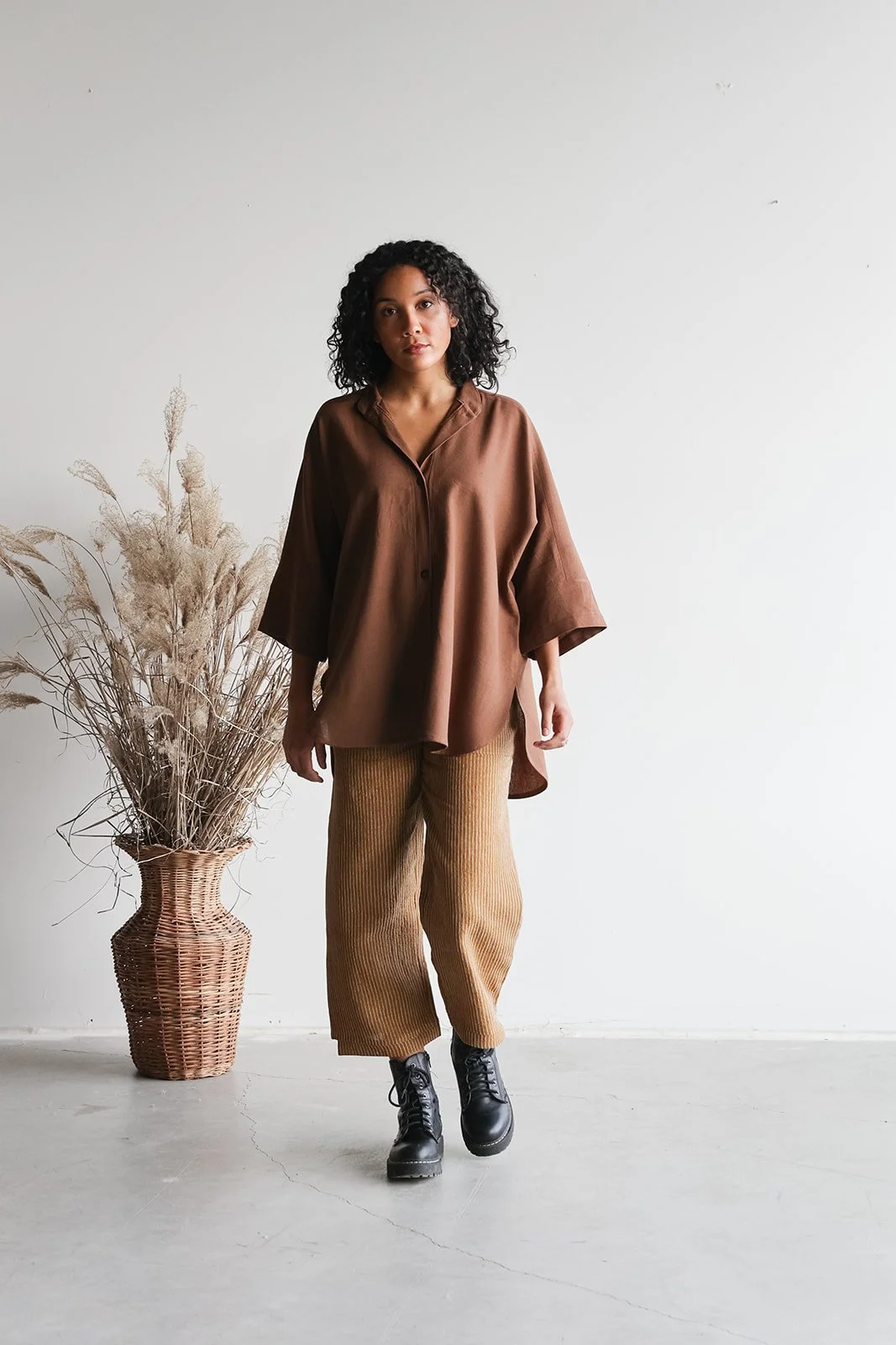 nomi-designs-linen-capri-pants-ginger-shirt-cocoa-front.jpg