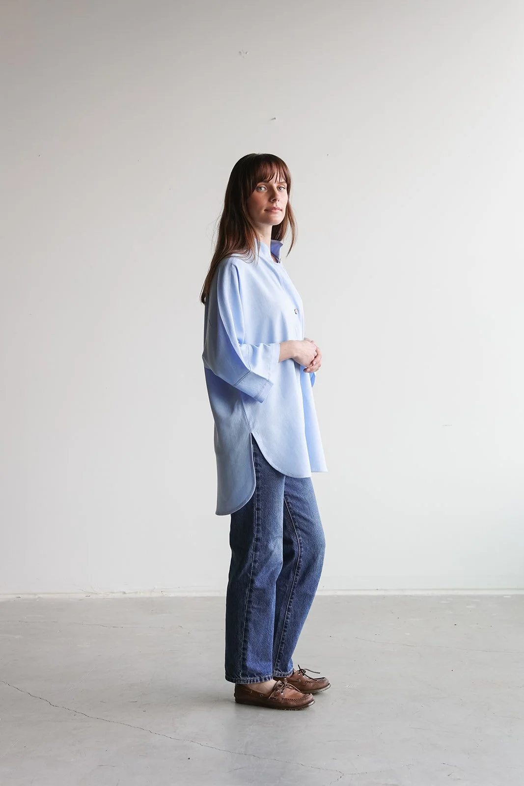 nomi-designs-linen-shirt-sky-side-closed-.jpg