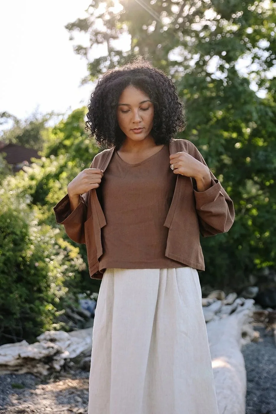 nomi-designs-linen-jacket-tank-top-cocoa-skirt-natural-Beach.jpg