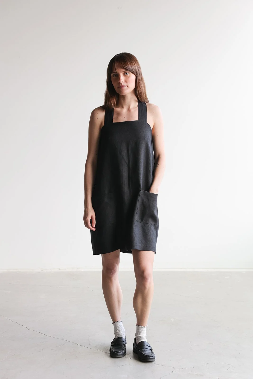 nomi-designs-linen-straps-dress-bblack-front.jpg