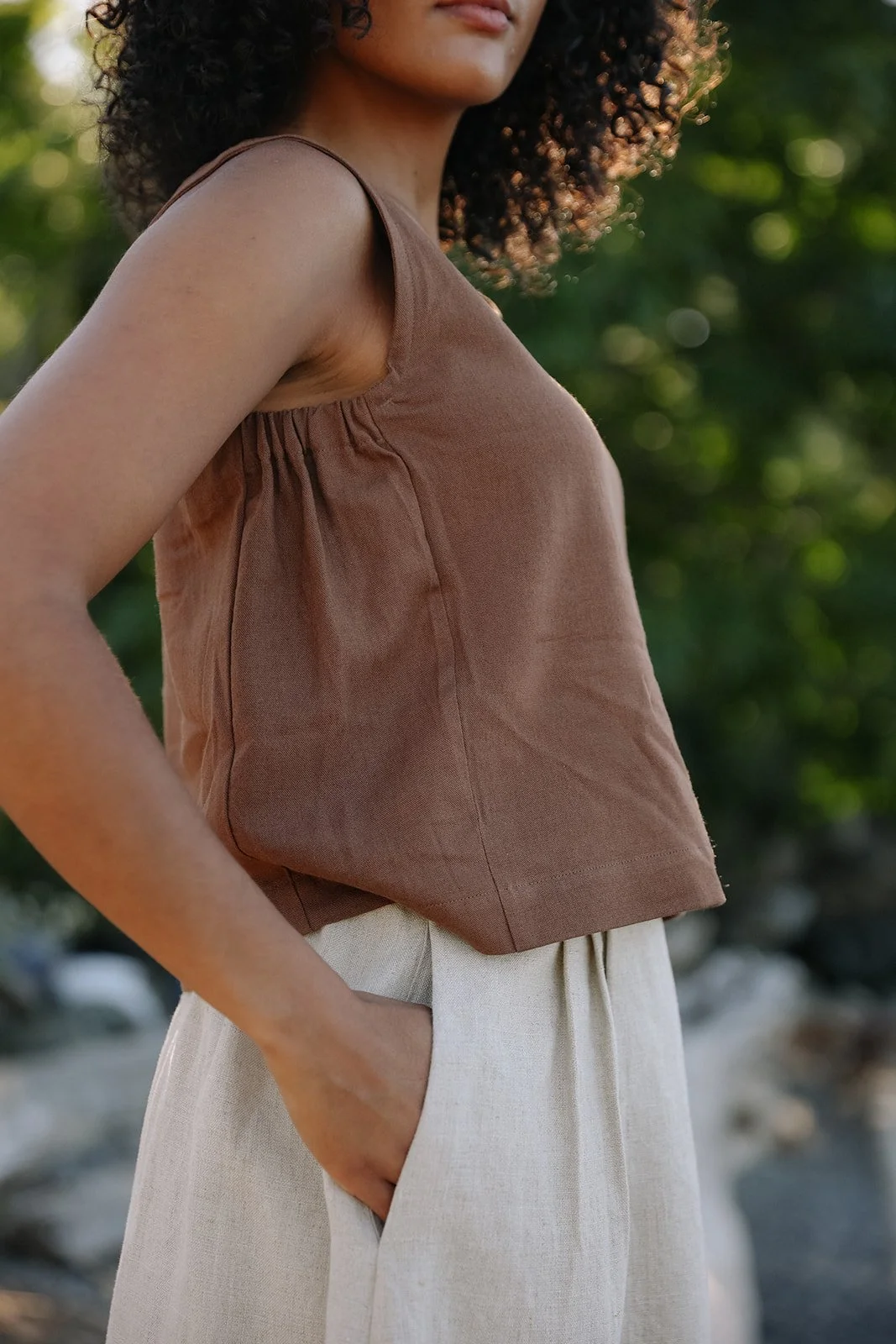 nomi-designs-linen-tank-top-cocoa-skirt-natural-side-Beachjpg.jpg