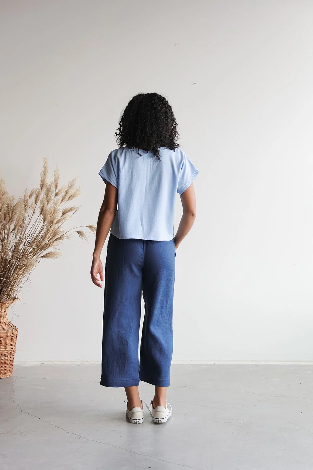 nomi-designs-linen-top-pants-sky-ocean-back.jpg
