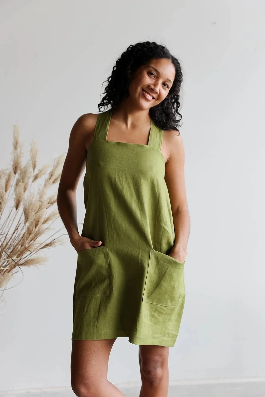 nomi-designs-linen-straps-dress-pesto-front-details.jpg