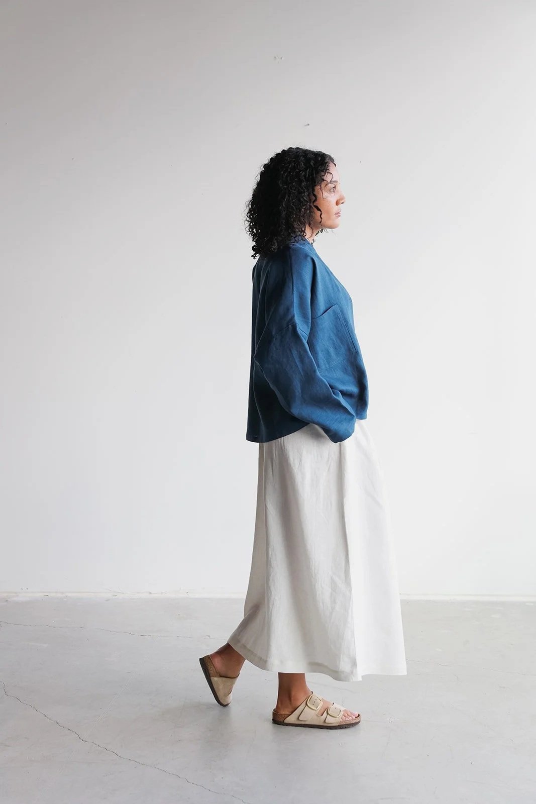 nomi-designs-linen-shirt-ocean-open-side.jpg