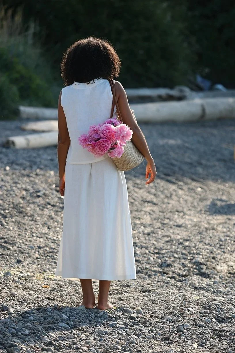 nomi-designs-linen-oufit-ivory-flowers-Beach.jpg