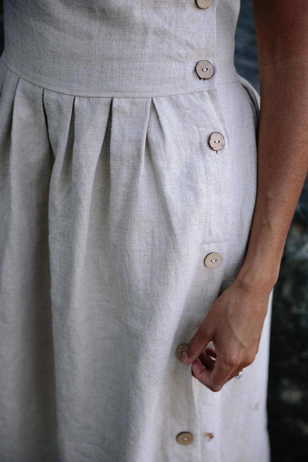 nomi-designs-linen-dress-details-natural-Beach-.jpg