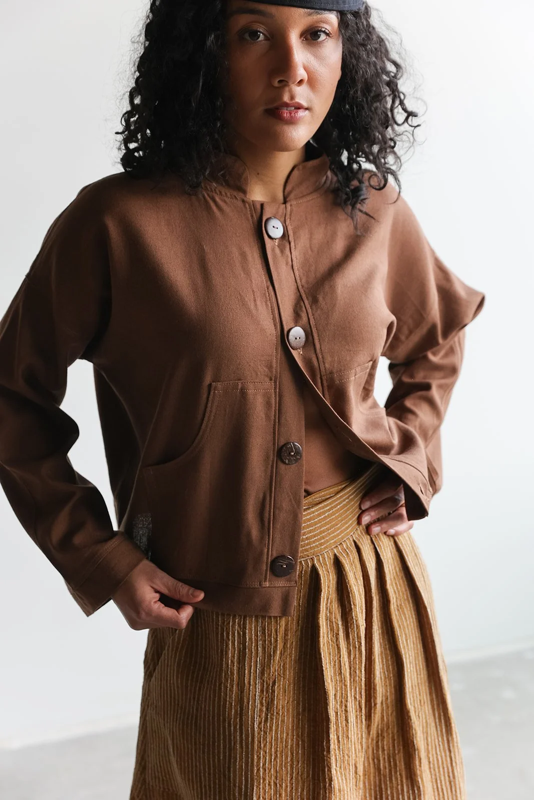 nomi-designs-linen-jacket-cocoa-details.jpg