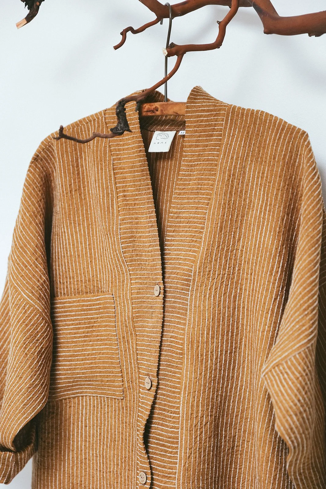 Nomi-designs-studio-linen-shirt-ginger-details.jpg