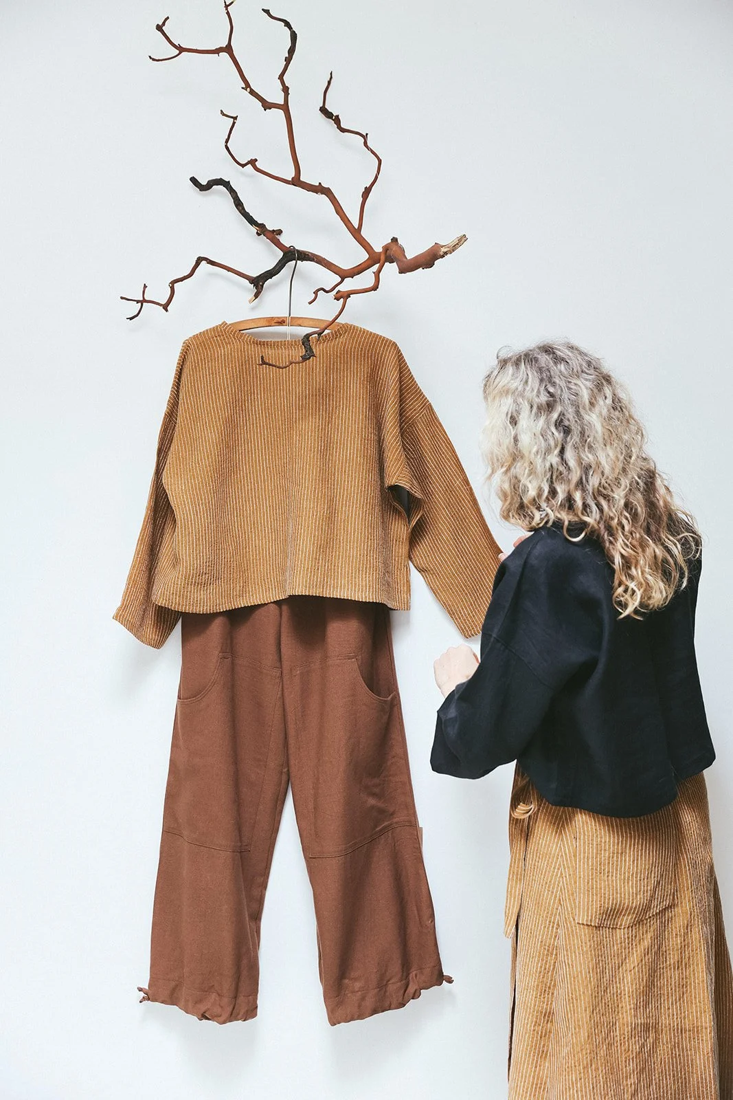 Nomi-designs-studio-linen-top-ginger-coca-cargo-pants.jpg